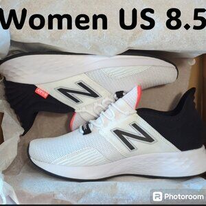 NWT New Balance Women Size US 8.5 Fresh Foam Roav Black White WROAVLW